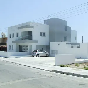 tico-court-apartments.larnacahotels.org/