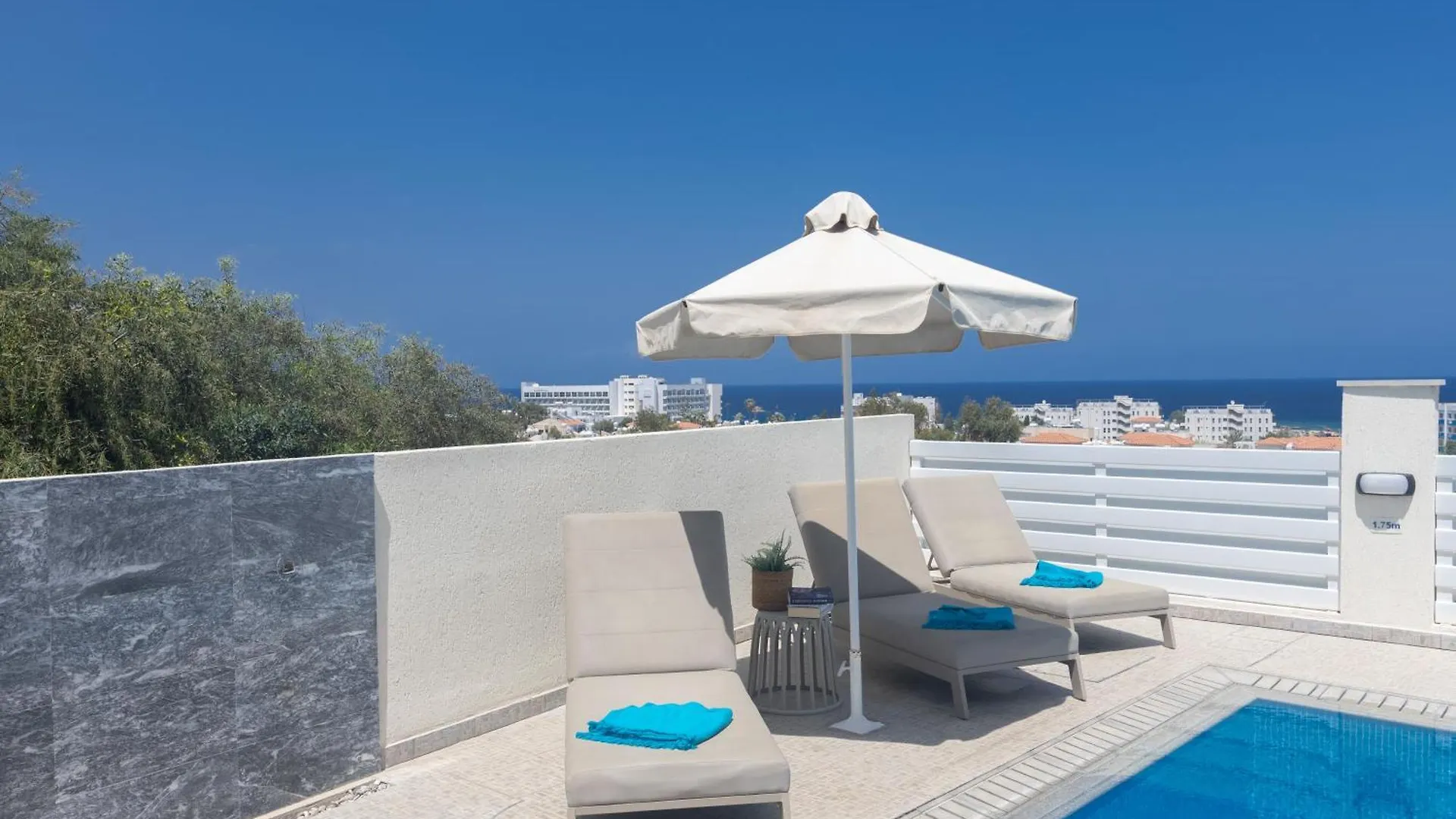 Romeo & Juliet Villa Protaras 0*,